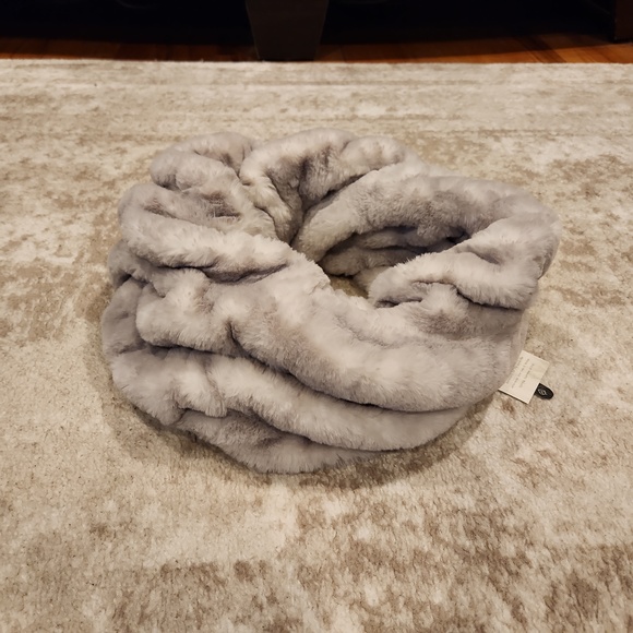 ASPEN Grey Faux Fur Winter Neck Loop Wrap Infinity Scarf One Size - Picture 3 of 3